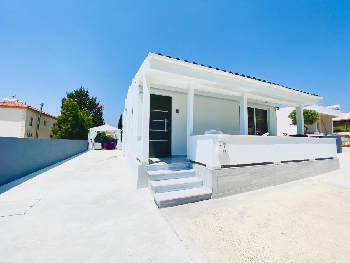 Sandy Bay Villa Ajía Nápa Kültér fotó